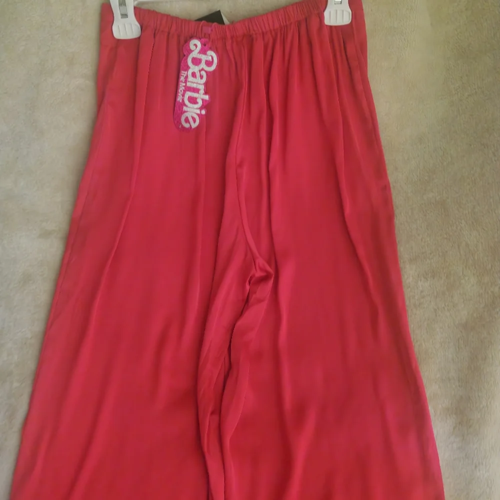 ZARA X BARBIE THE MOVIE WARNERBROS. SATIN EFFECT PANTs pink BNWT